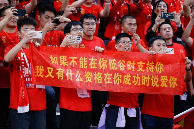 亨利荣膺2026年欧足联主席奖彰显卓越成就